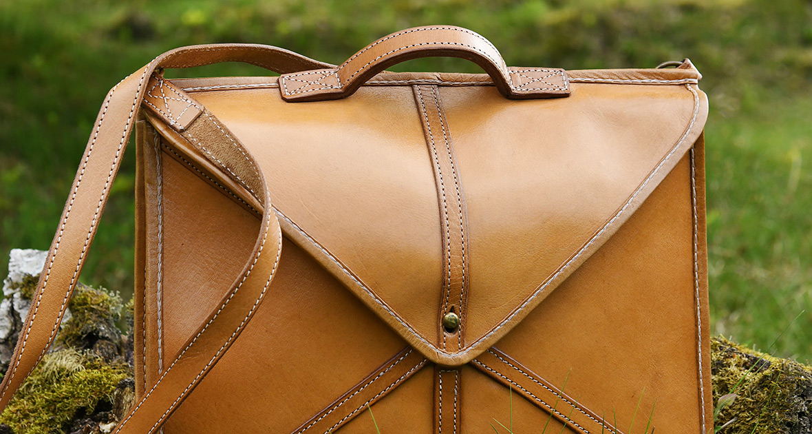 From full-grain leather to suede - an overview of leather types and their properties.