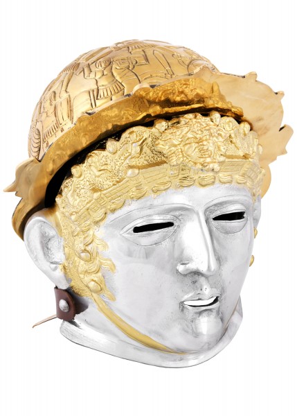 Ribchester Kavalleriehelm aus Messing und Stahl. Der Helm verfügt über detaillierte Reliefs antiker Szenen und eine silberne Gesichtsmaske. Ein Kunstwerk historischen Designs, das Ästhetik und Funktionalität verbindet.