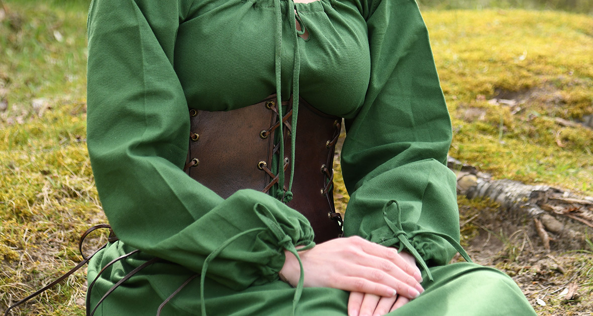 Mittelalterliche Kleider mit Korsett