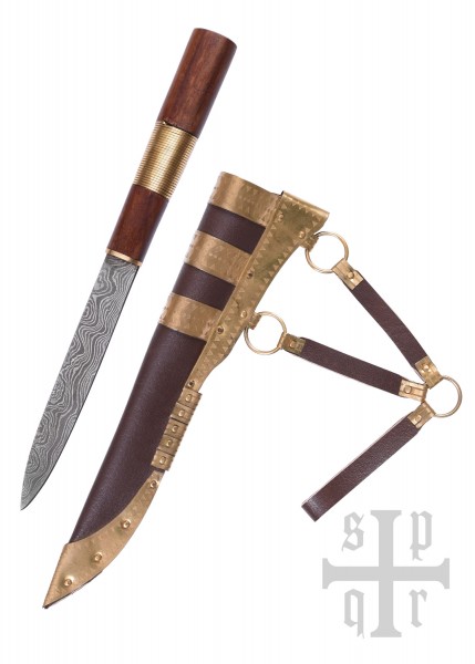 Elegantes Wikinger-Messer aus Damaststahl mit markantem Holz-/Messinggriff. Die detaillierte Klinge zeigt wellenartige Muster, während die dazugehörige Lederscheide mit Messingbeschlägen und Ledergurten verziert ist.