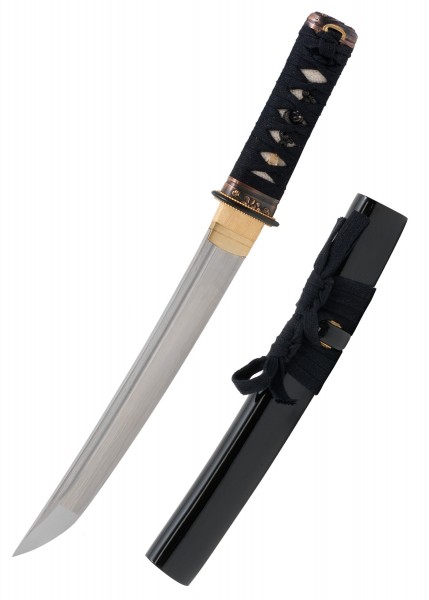 Der John Lee Golden Flower Tanto ist ein kunstvoll gestaltetes Messer mit einer geschwungenen Klinge, einem kunstvoll gewebten Griff und einer eleganten schwarzen Scheide. Ideal für Sammler und Enthusiasten traditioneller japanischer Waffen.