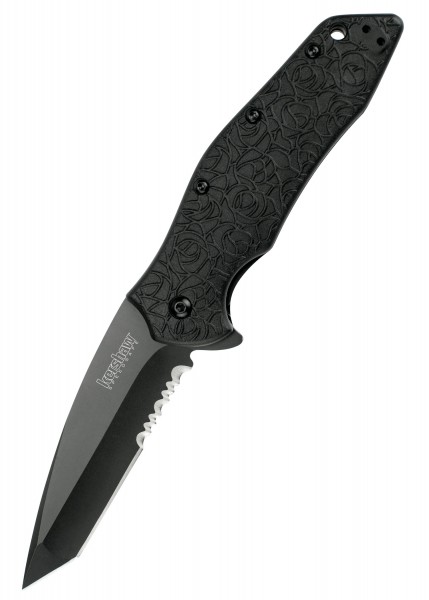 Das Kershaw KURO Taschenmesser zeichnet sich durch seine schwarze, gezackte Tanto-Klinge und den geschnitzten Griff mit floralem Muster aus. Perfekt für Outdoor-Aktivitäten, robust und sicher im Gebrauch.