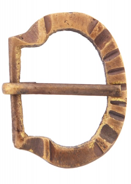 Hochmittelalterliche Gürtelschnalle aus Messing in halbrunder Form mit einzigartigen Gravuren, Nr. 1. Die Schnalle hat eine antike Optik und ist ideal für Reenactments oder historische Kostüme.