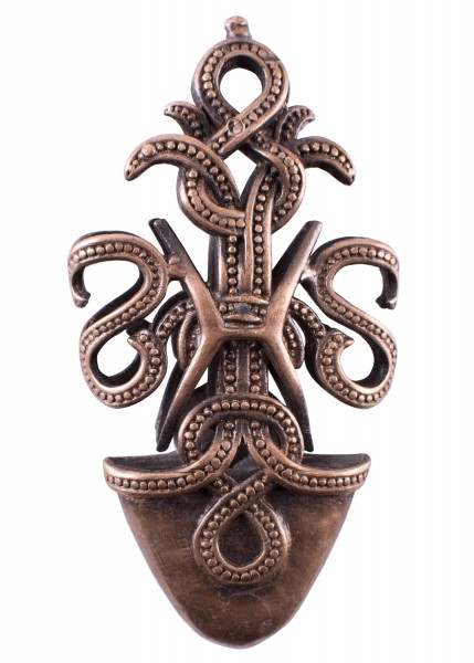 Detailansicht eines bronzenen Ortblechs für eine Wikinger-Schwertscheide mit kunstvollem Schlangenmotiv. Das Design zeigt ineinander verschlungene Schlangen, die eine dekorative und typische Wikinger-Ornamentik darstellen.